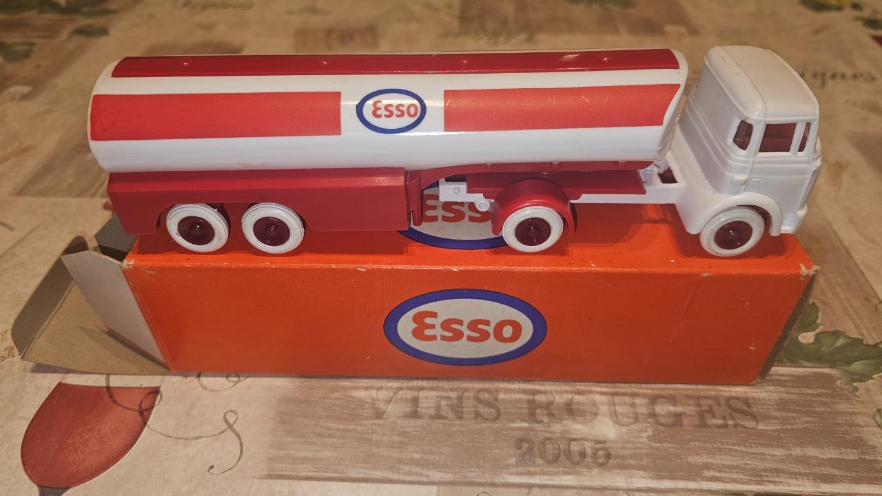 Camion publicitaire ESSO LesAnciennes.com