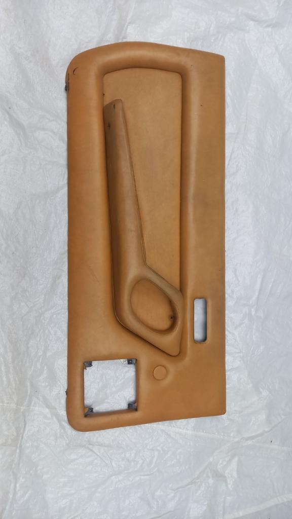 PANNEAU PORTE FERRARI 400 LesAnciennes.com