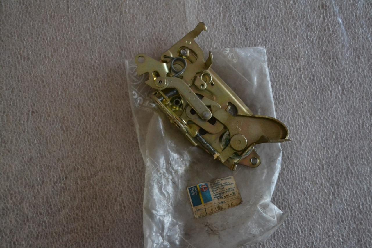 Serrure AV DTE PEUGEOT 504, neuve LesAnciennes.com