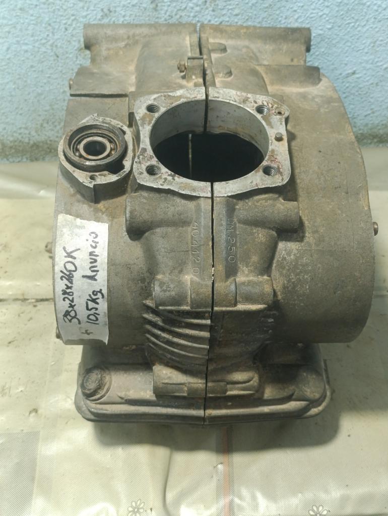 Paire de carters Ducati 250, carter large LesAnciennes.com