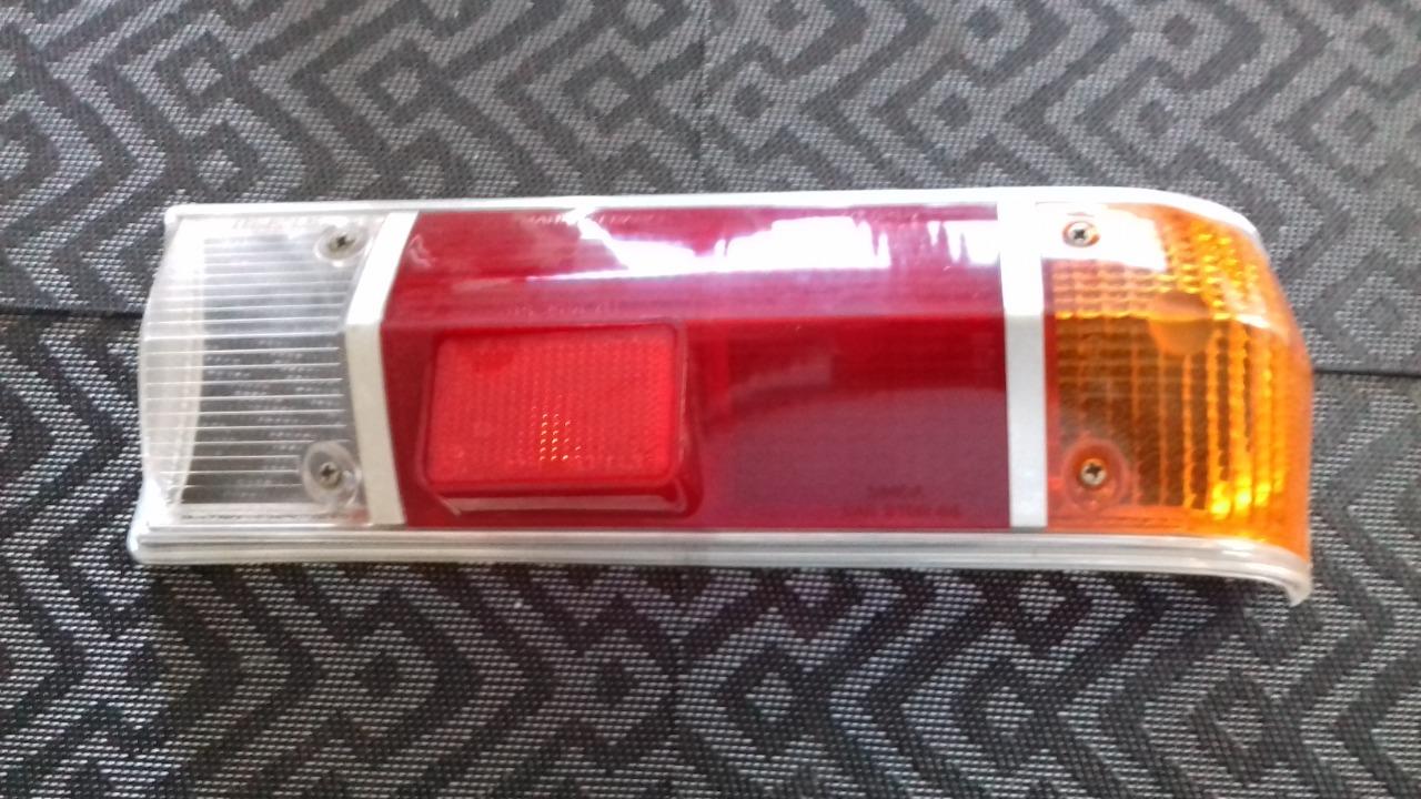 Cabochon arrière droit SIMCA 1301 1501 spécial LesAnciennes.com