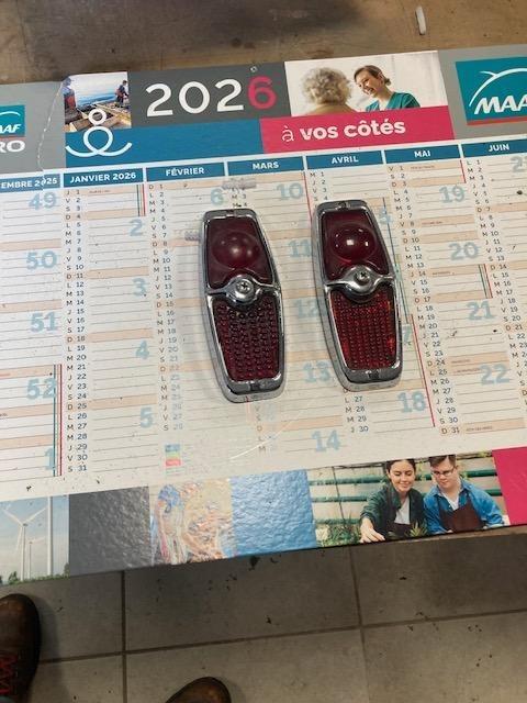 Feux arrieres peugeot 203 BERLINE LesAnciennes.com