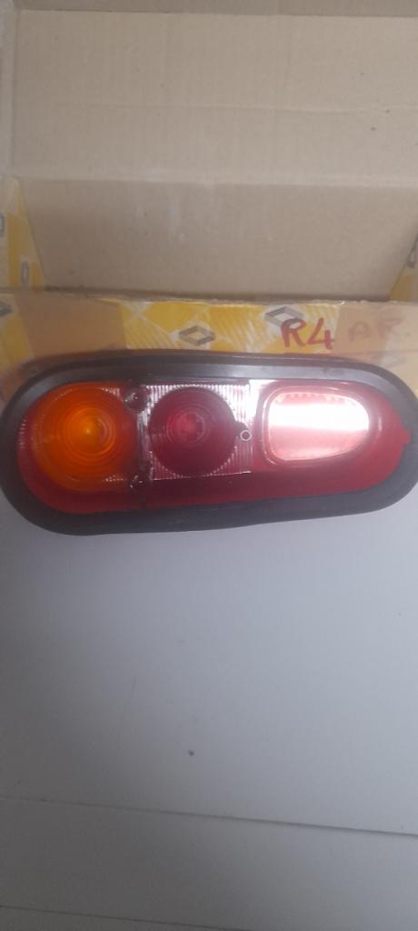 Cabochon RENAULT 4L (R4L) LesAnciennes.com