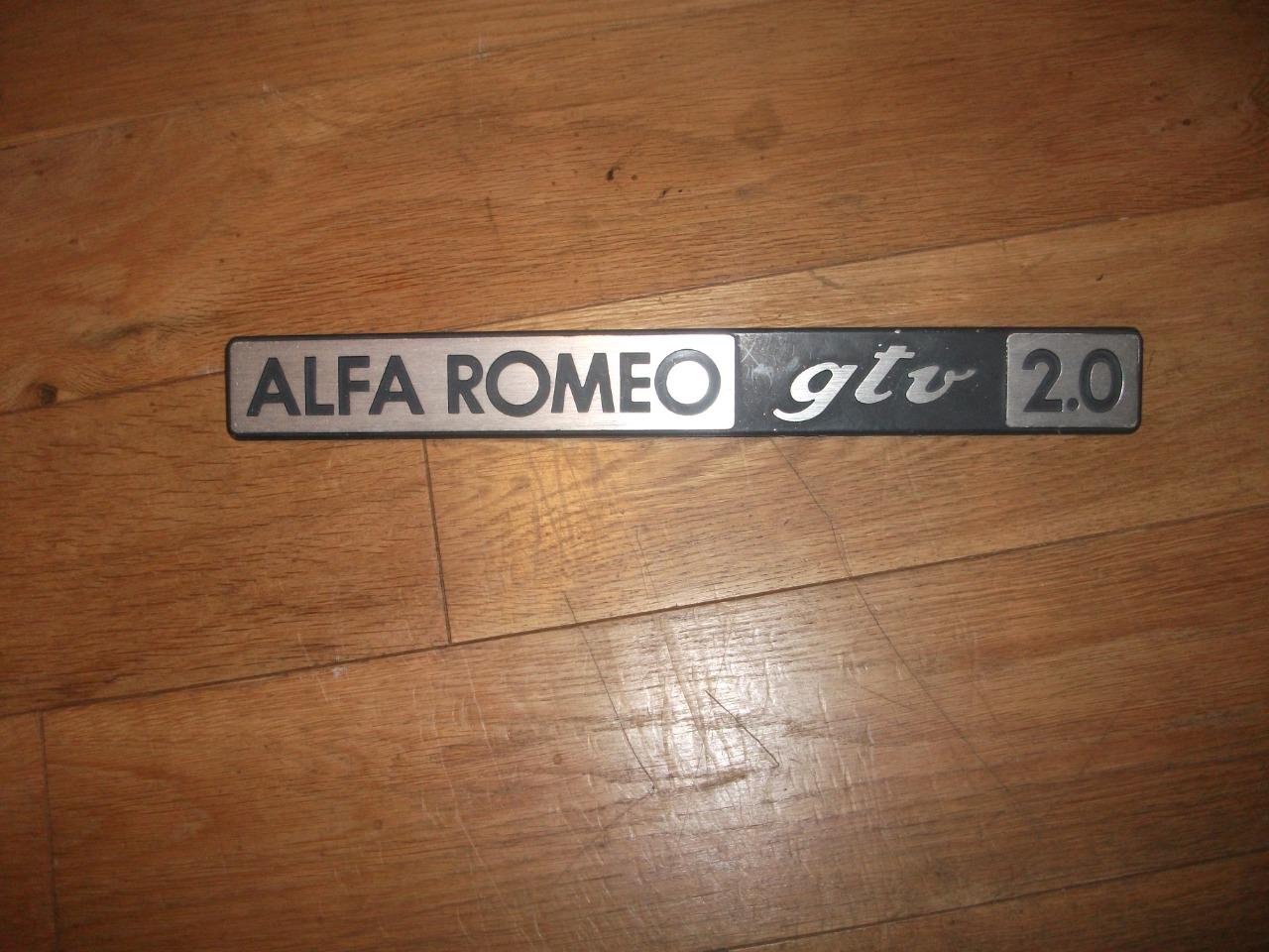 Emblème de coffre ALFA ROMEO GTV 2litres LesAnciennes.com