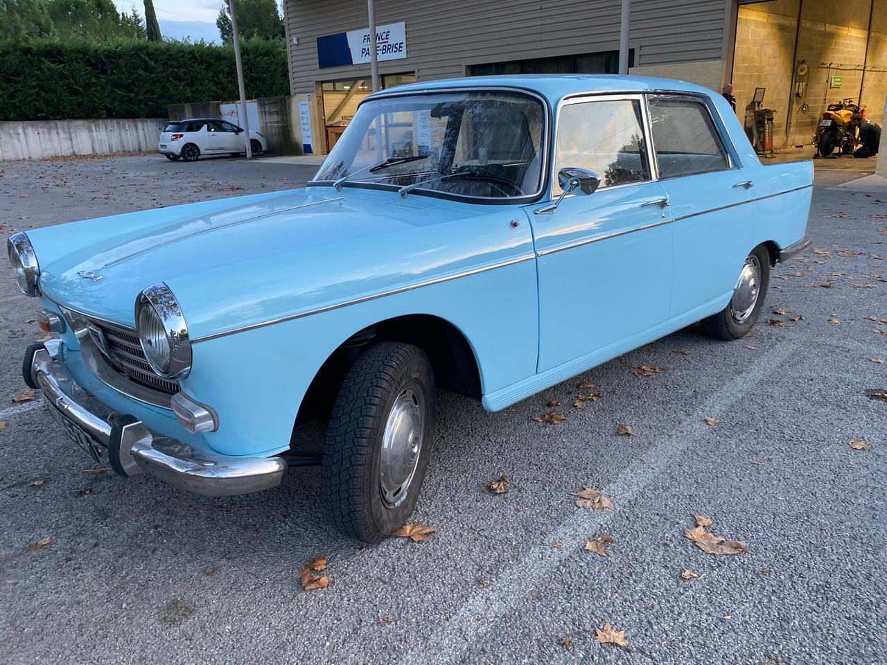 1967 Peugeot 404 LesAnciennes.com