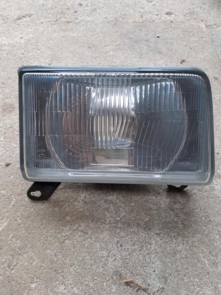 Phare MAZDA E 2200 LesAnciennes.com