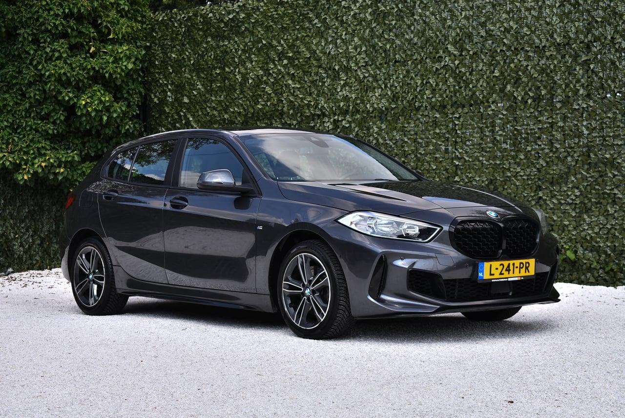 2019 BMW 118i 'M Package' (F40) Hatchback 1,5L LesAnciennes.com
