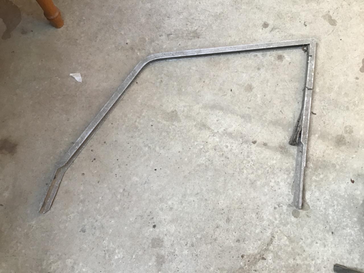 CADRE PORTE AVANT GAUCHE CITROEN AMI 6 LesAnciennes.com