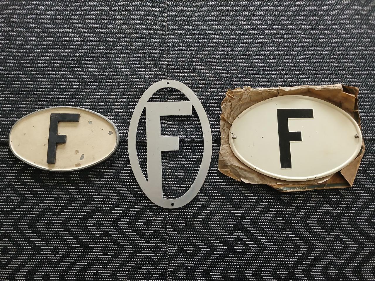 Monogramme / marquage F LesAnciennes.com