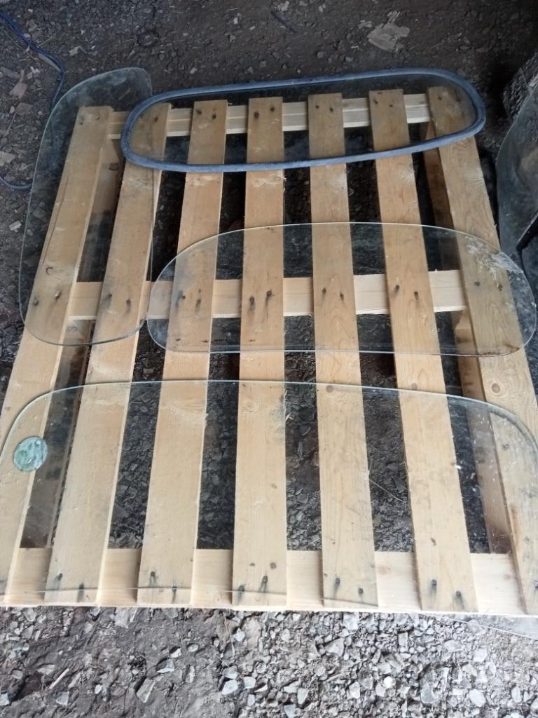 Pare brise SIMCA XXX LesAnciennes.com