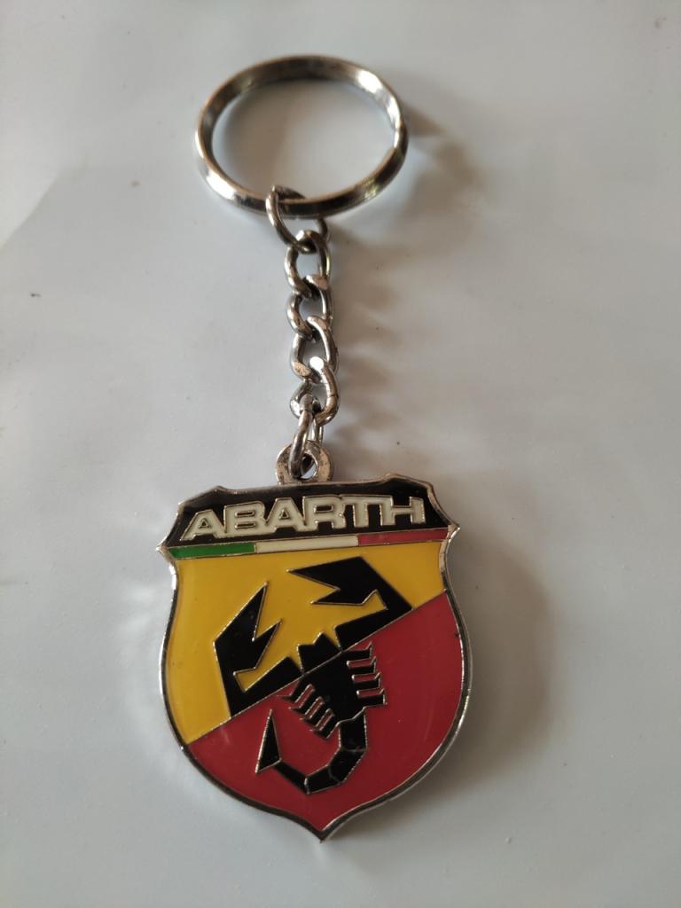 Porte clé Abarth LesAnciennes.com