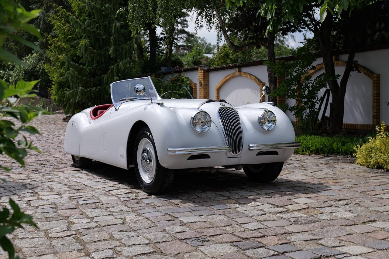 1952 Jaguar XK120 OTS LesAnciennes.com