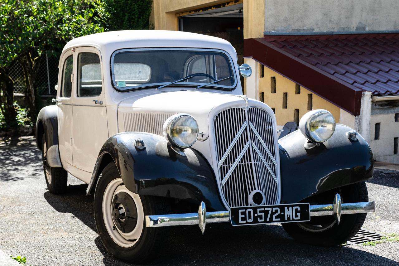 1953 Citroën Traction Avant LesAnciennes.com