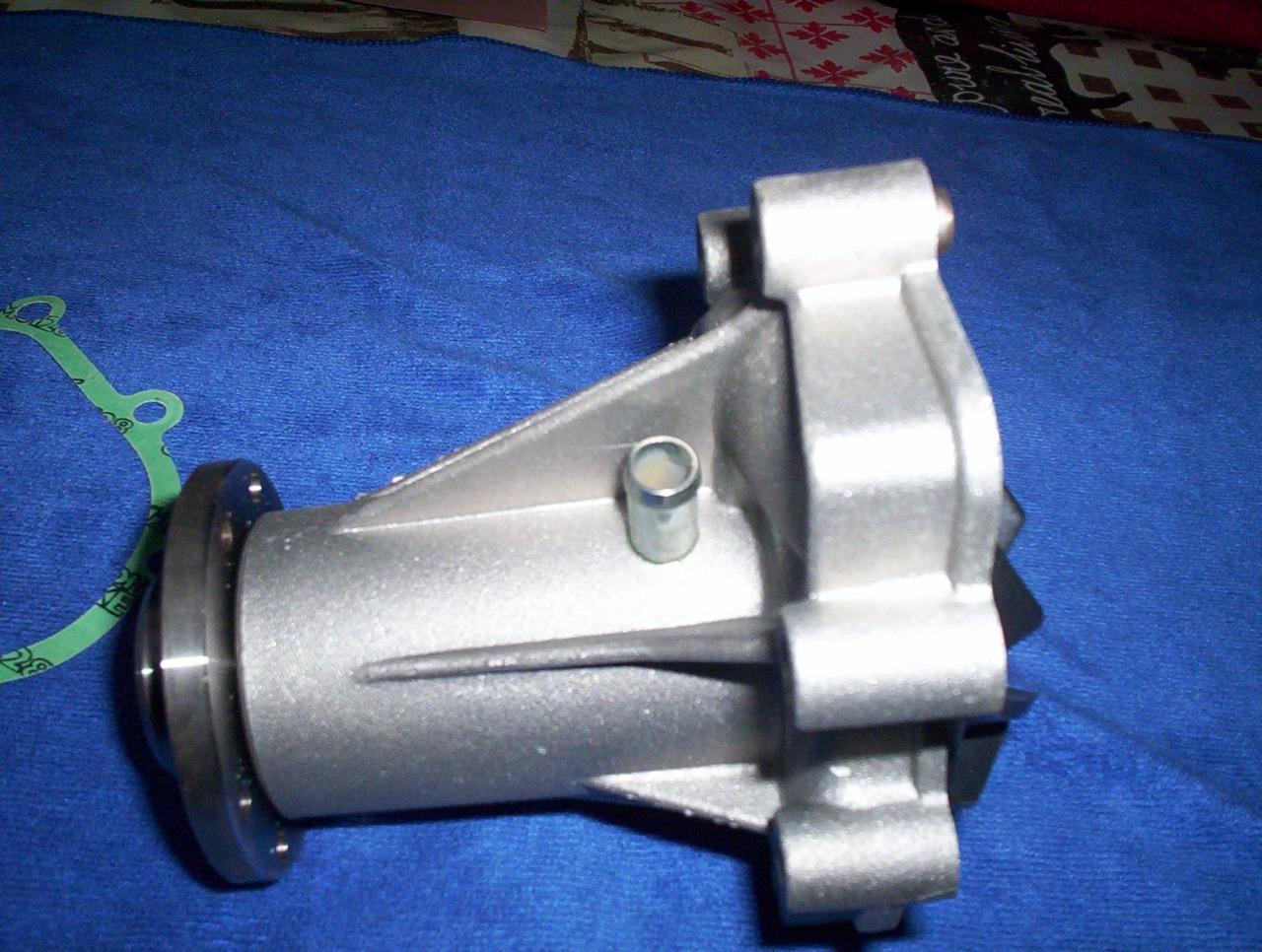 Mercédès w123/124/201 pompe eau neuve LesAnciennes.com