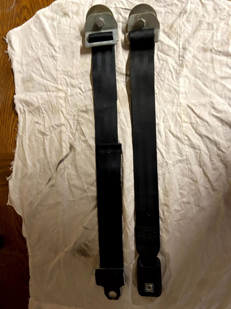 Ceinture de sécurité FORD Mustang LesAnciennes.com