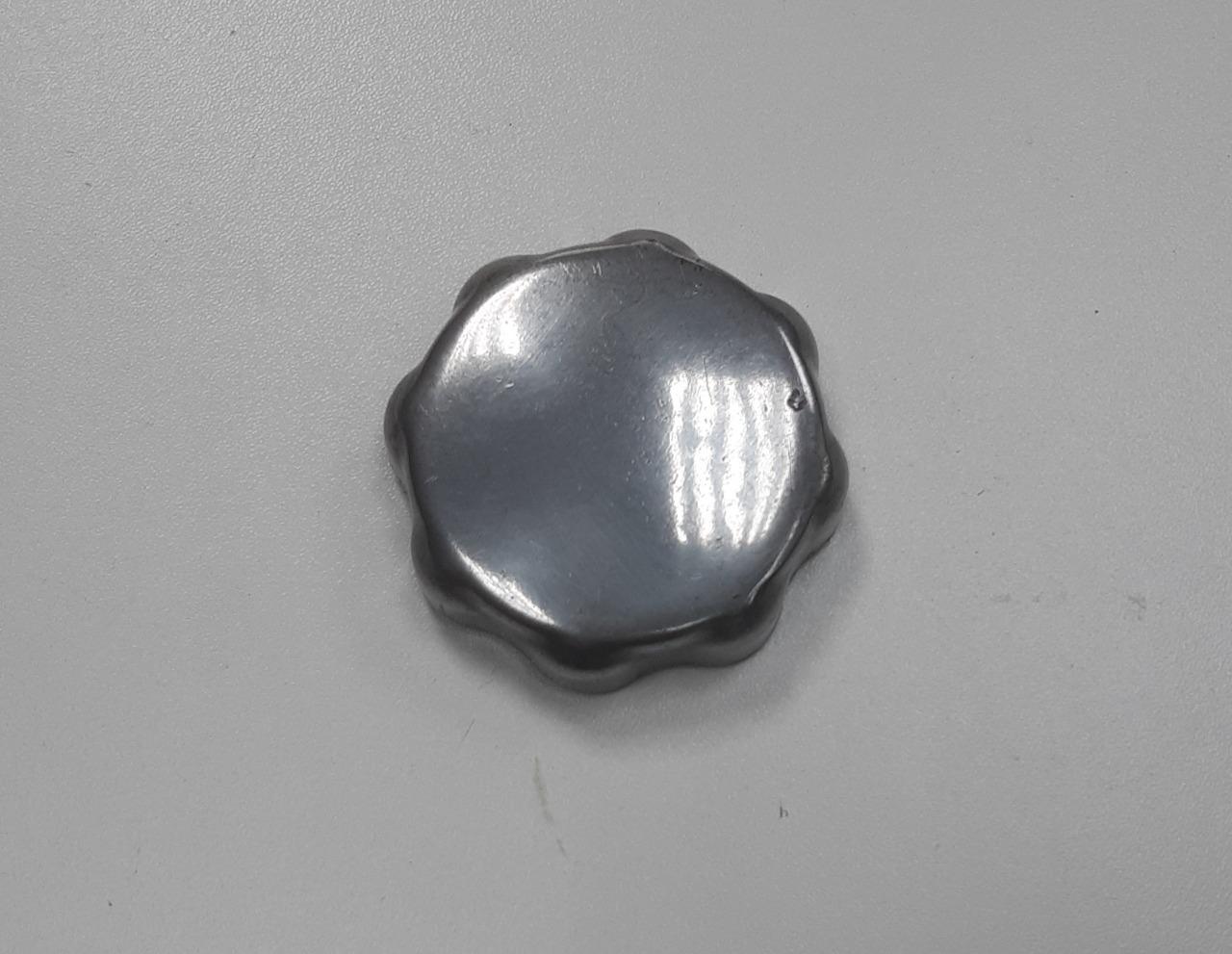 Bouchon de réservoir essence 4 CV en alu LesAnciennes.com