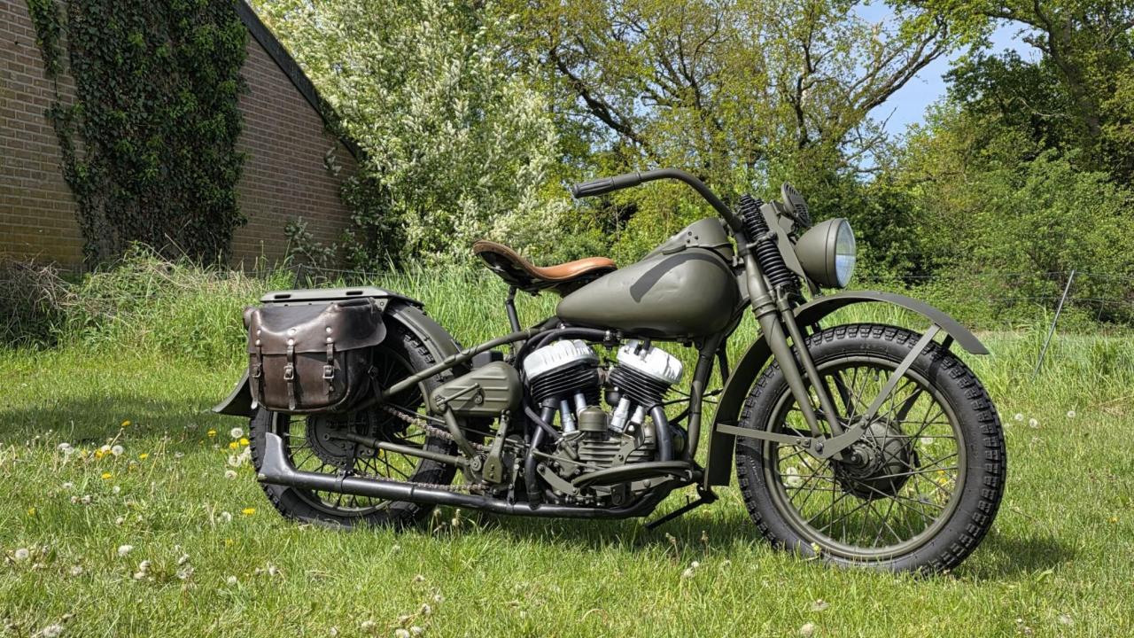 1942 Harley Davidson WLA 750cc LesAnciennes.com
