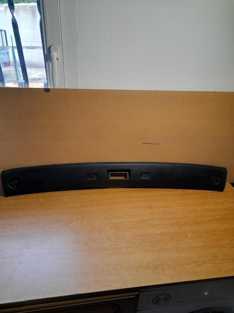 Bandeau support de pare soleil Porsche 924 noir LesAnciennes.com