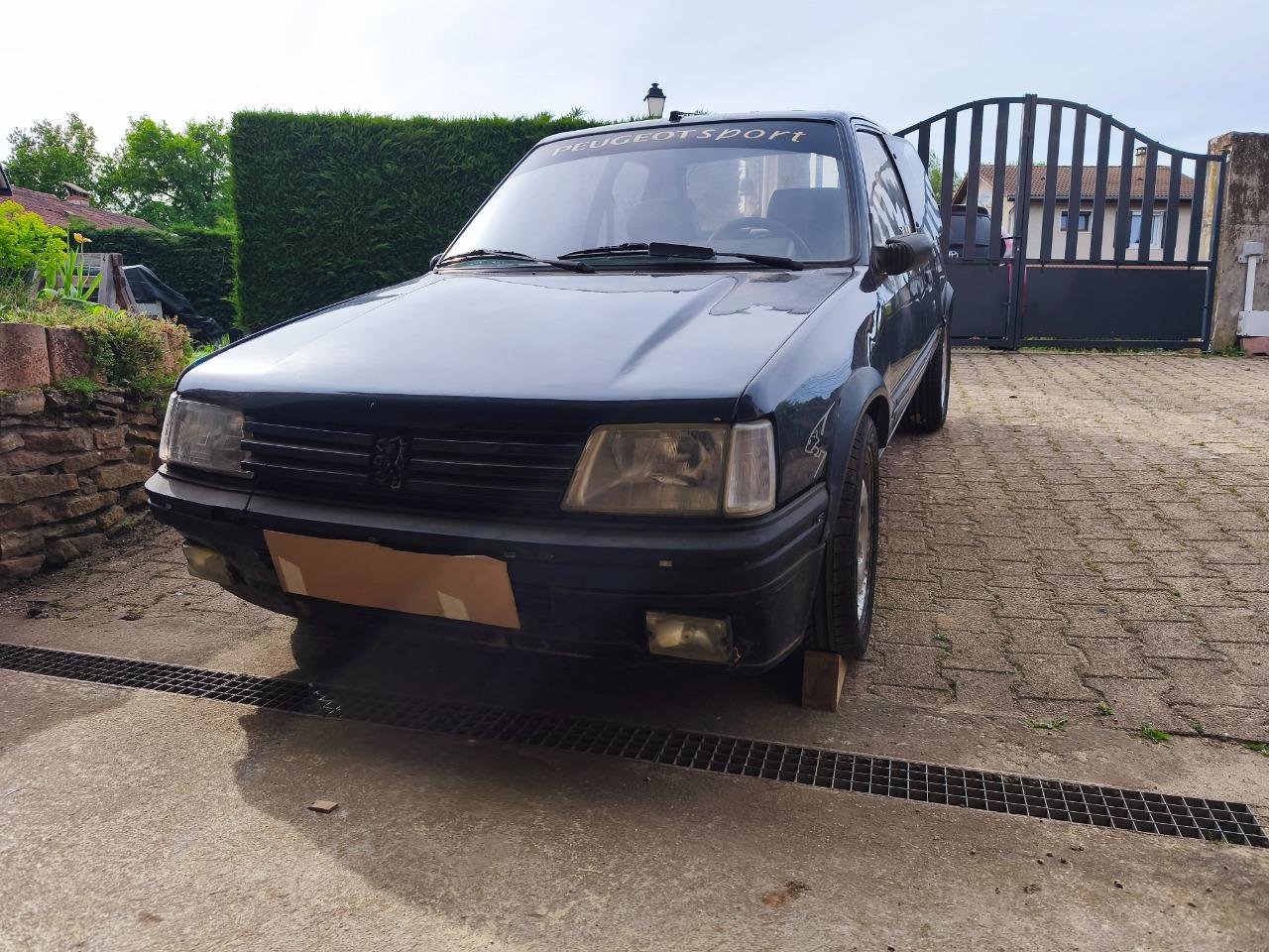 PEUGEOT 205 GTI - 1985 LesAnciennes.com