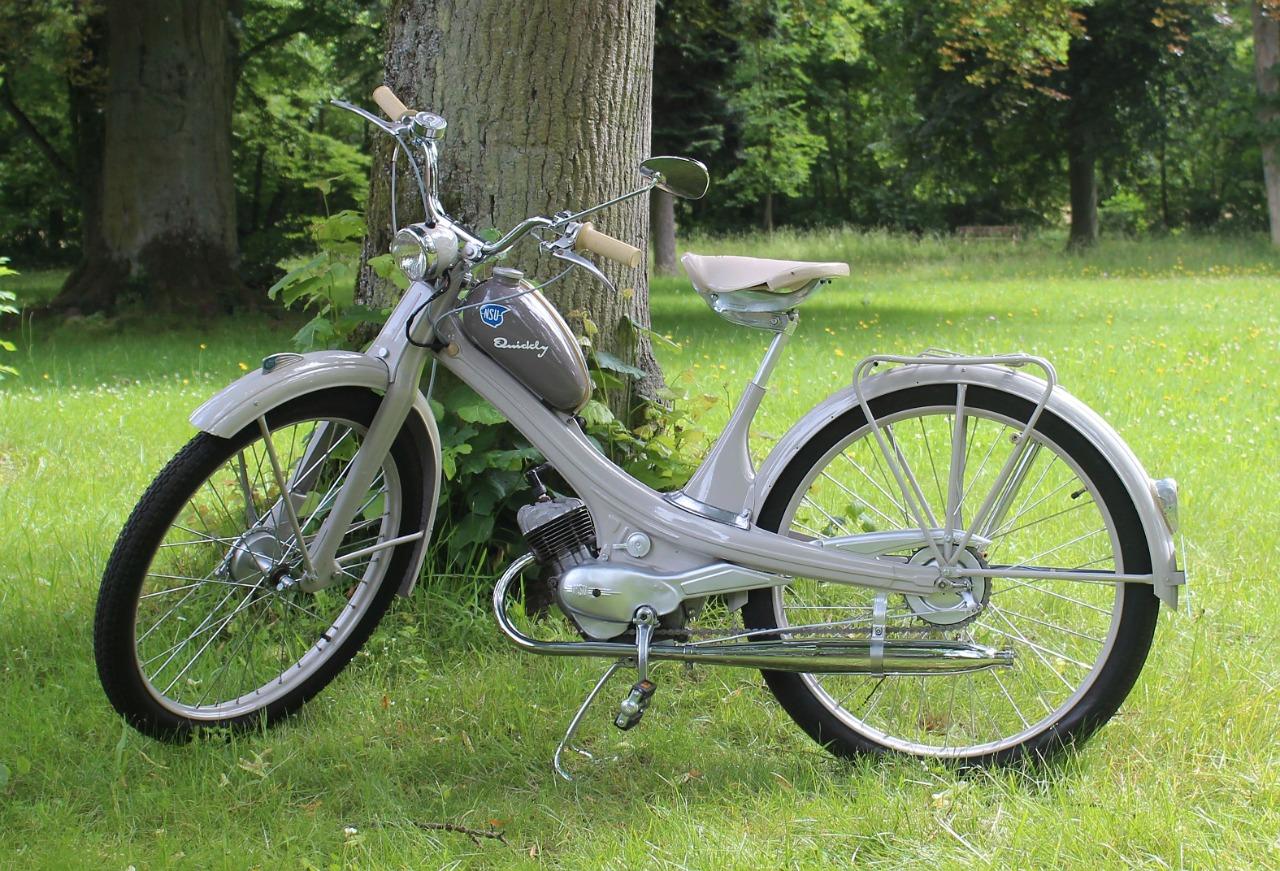 NSU Quickly - 1953 LesAnciennes.com