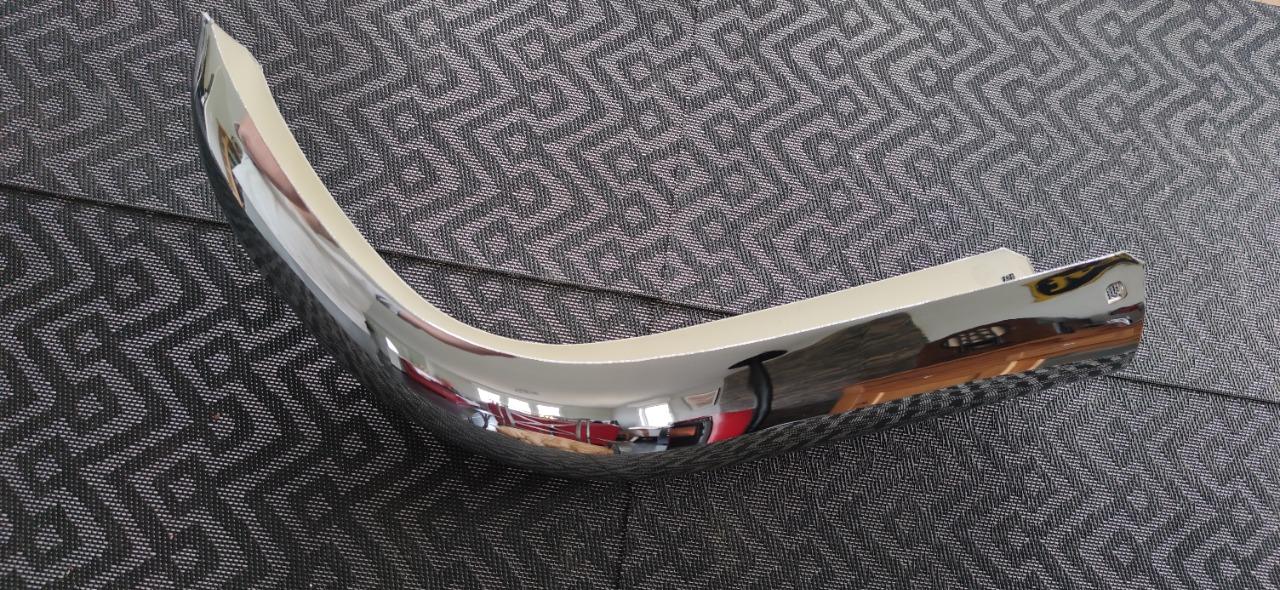 Crosse pare chocs avant droite SIMCA Aronde P60 LesAnciennes.com