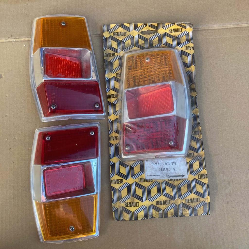 Lot cabochons feux arrière RENAULT 6 (R6) LesAnciennes.com