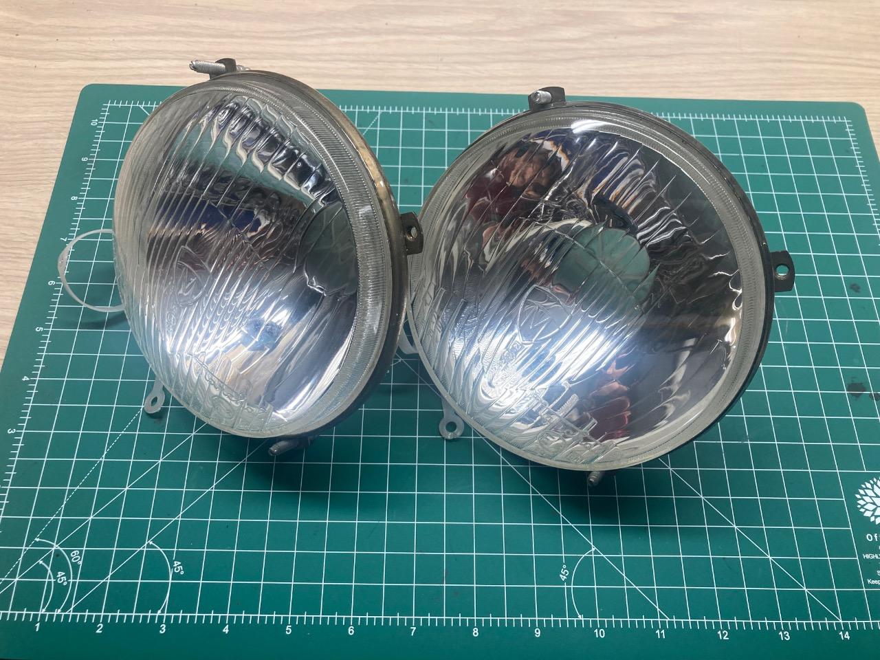 Phares CITROEN Méhari dyane acadiane LesAnciennes.com