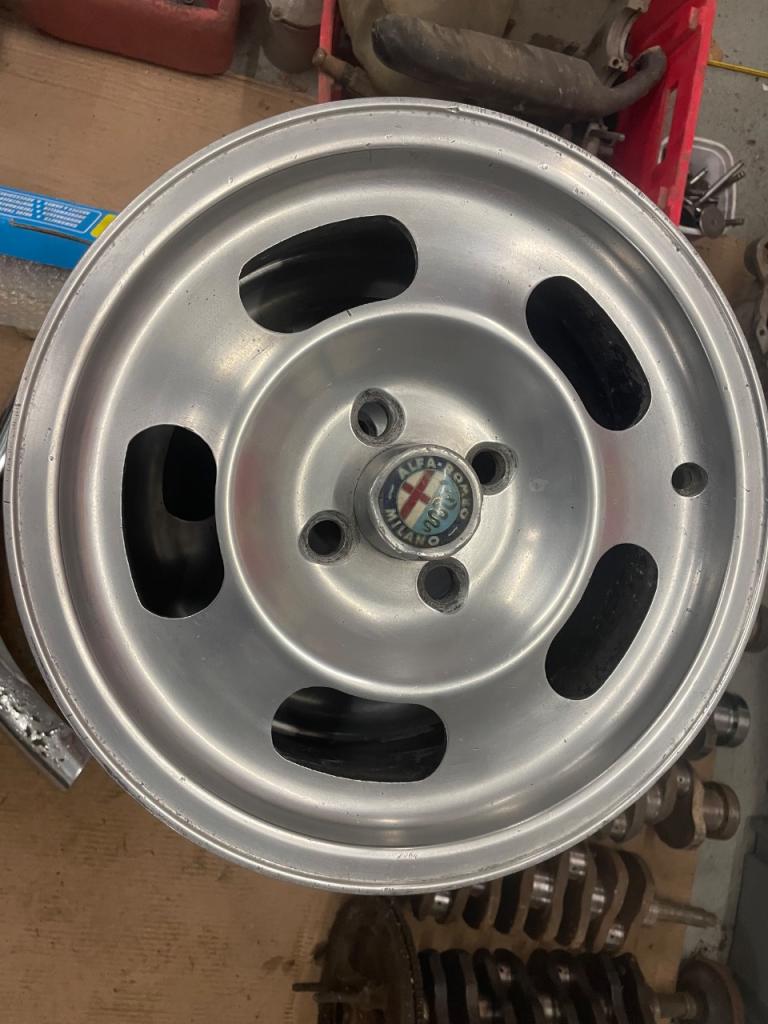 Jantes ALFA ROMEO Giulia Giulia bertone LesAnciennes.com