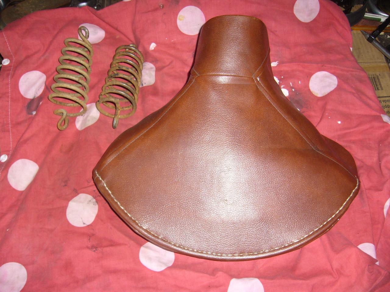 Selle MOTOBECANE D45 LesAnciennes.com