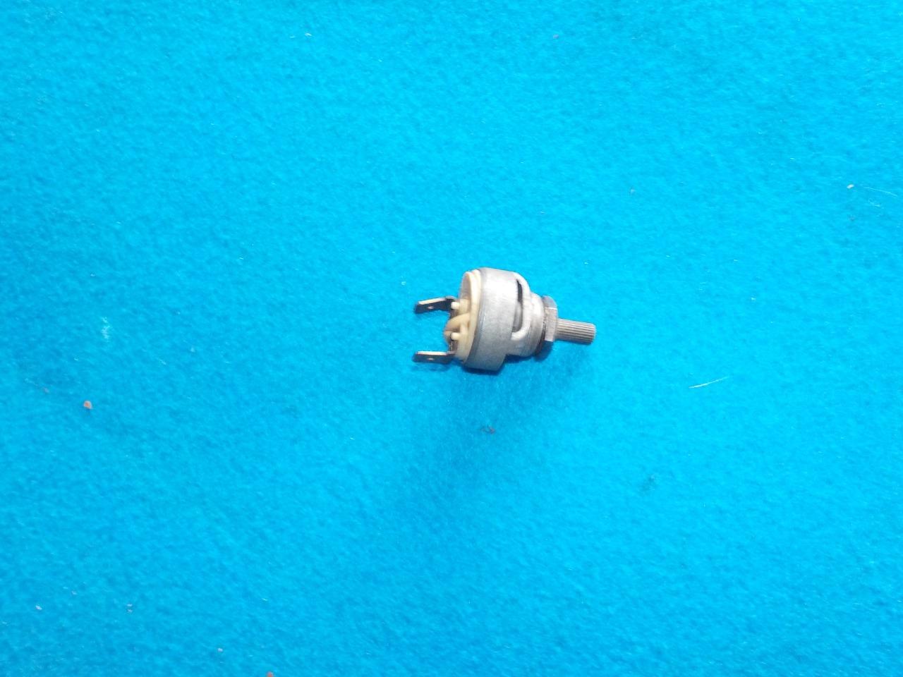 Potentiomètre RENAULT 8 (R8) Gordini LesAnciennes.com