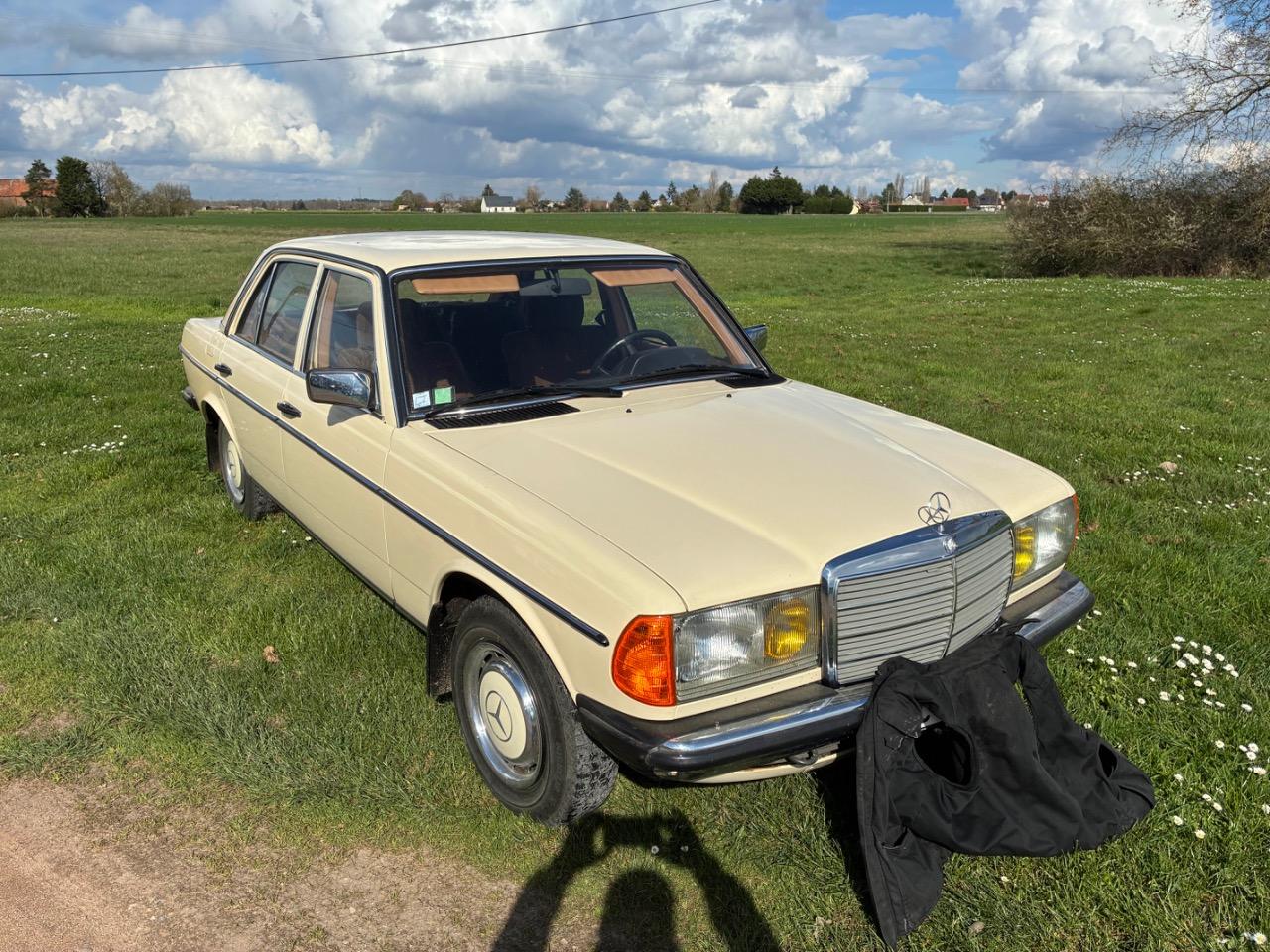 MERCEDES 200 - 1983 LesAnciennes.com