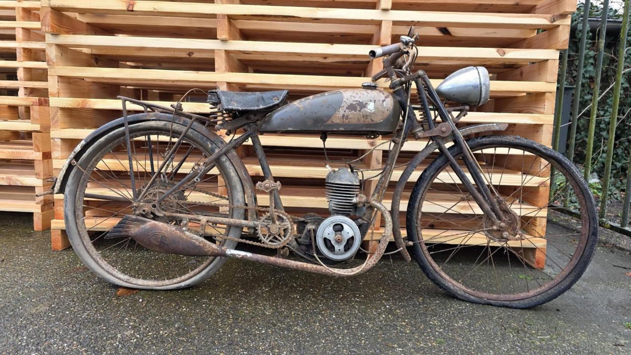 1932 Peugeot BMA for decoration or restoration LesAnciennes.com