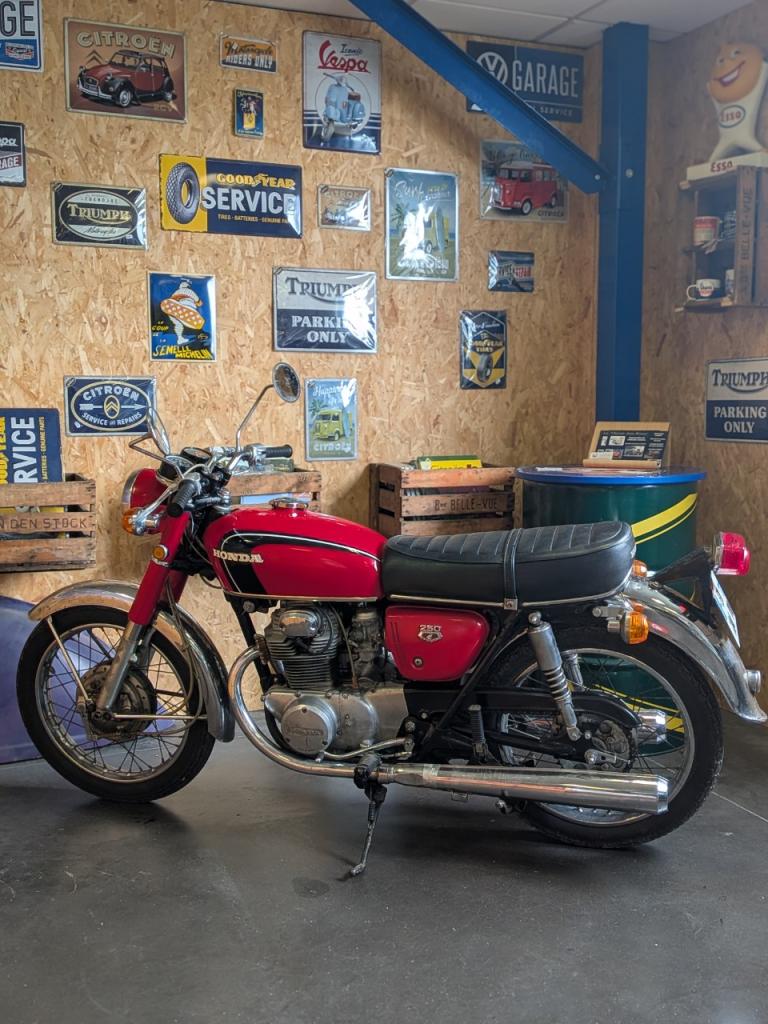 HONDA CB 250 - 1971 LesAnciennes.com