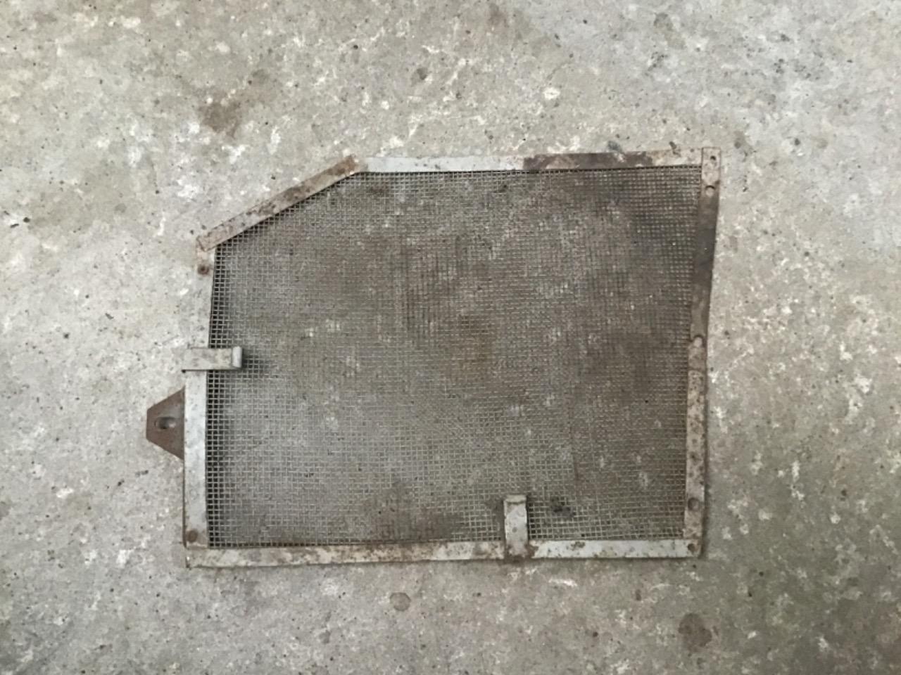 GRILLE PROTECTION CALANDRE CITROEN Ami 6 LesAnciennes.com