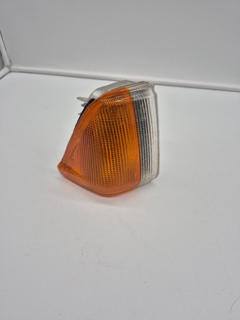 Feu Clignotant AVD PEUGEOT 305 LesAnciennes.com