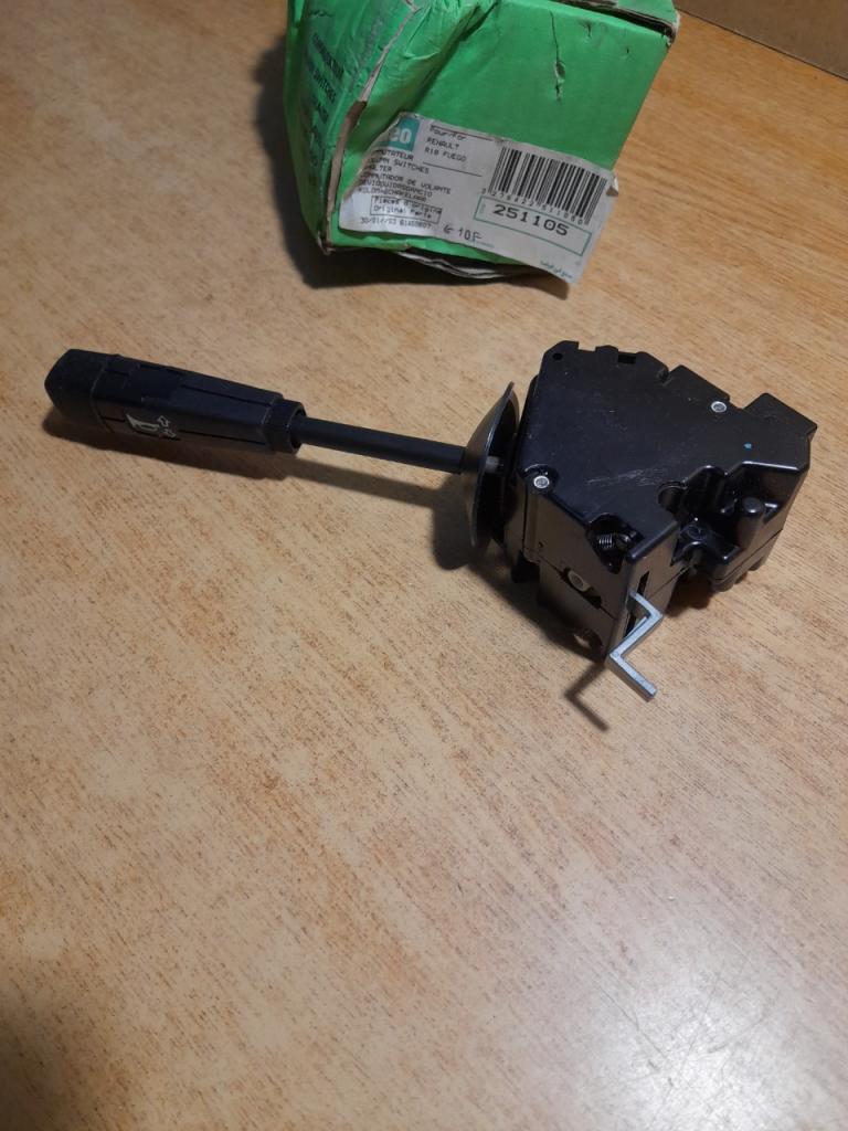 Commodo de phare Renault 18 fuego 251105 LesAnciennes.com