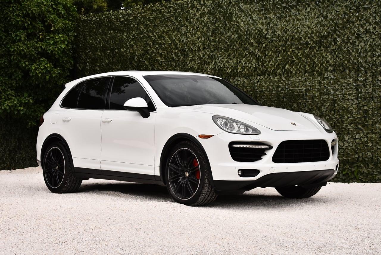 2012 Porsche Cayenne II Turbo SUV 4,8L V8 LesAnciennes.com