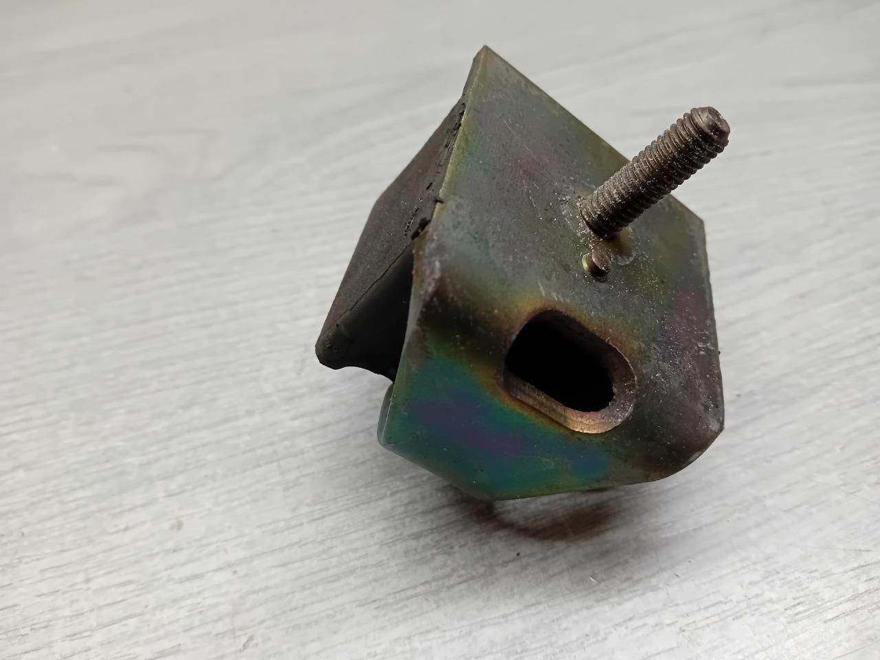 EM2044 SUPPORT MOTEUR RENAULT 18 R18 FUEGO LesAnciennes.com