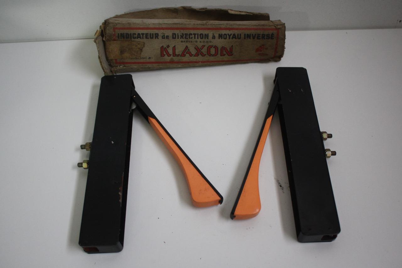 Paire de Flèches clignotante KLAXON 6V 6 Volts LesAnciennes.com