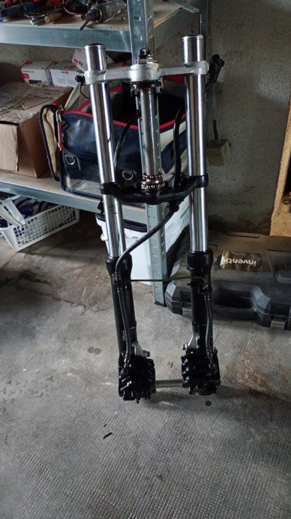 FOURCHE pour HONDA CBR 1000 F 1990 LesAnciennes.com