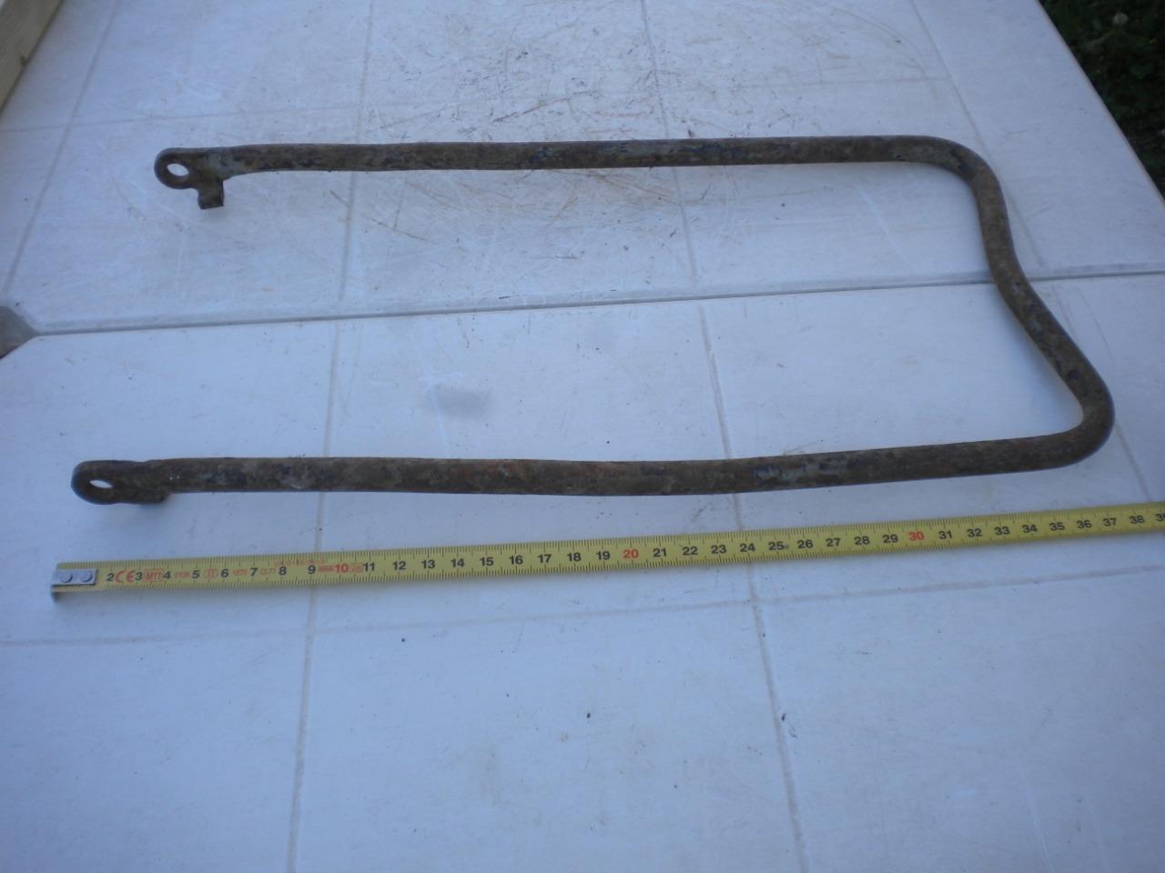 Pièces UNE PETITE béquille moto ancienne LesAnciennes.com
