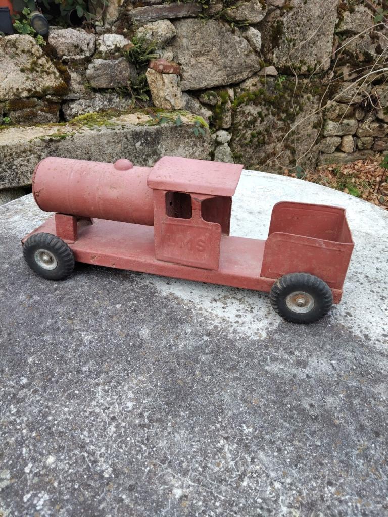 Grosse locomotive en tôle Tri-Ang LesAnciennes.com