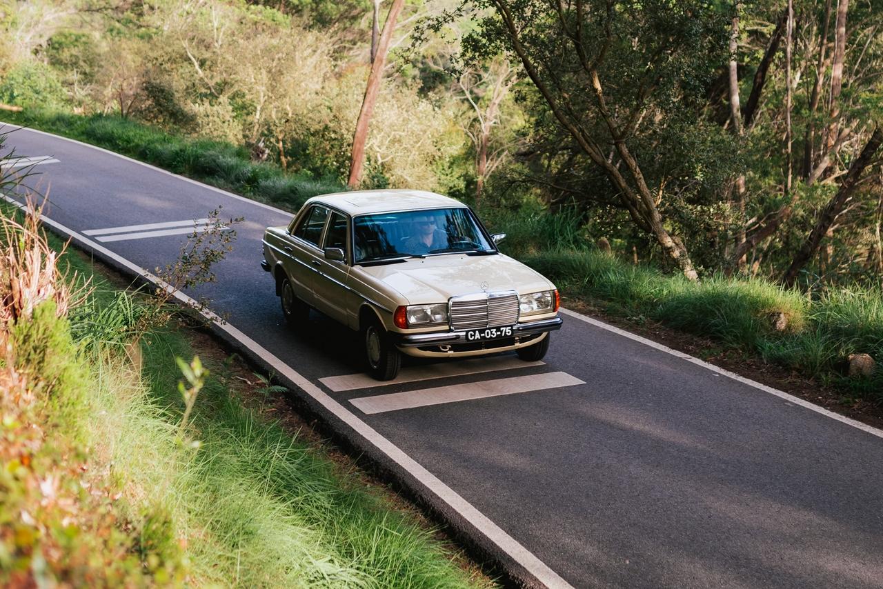 1977 Mercedes-Benz W123 300D Manual LesAnciennes.com