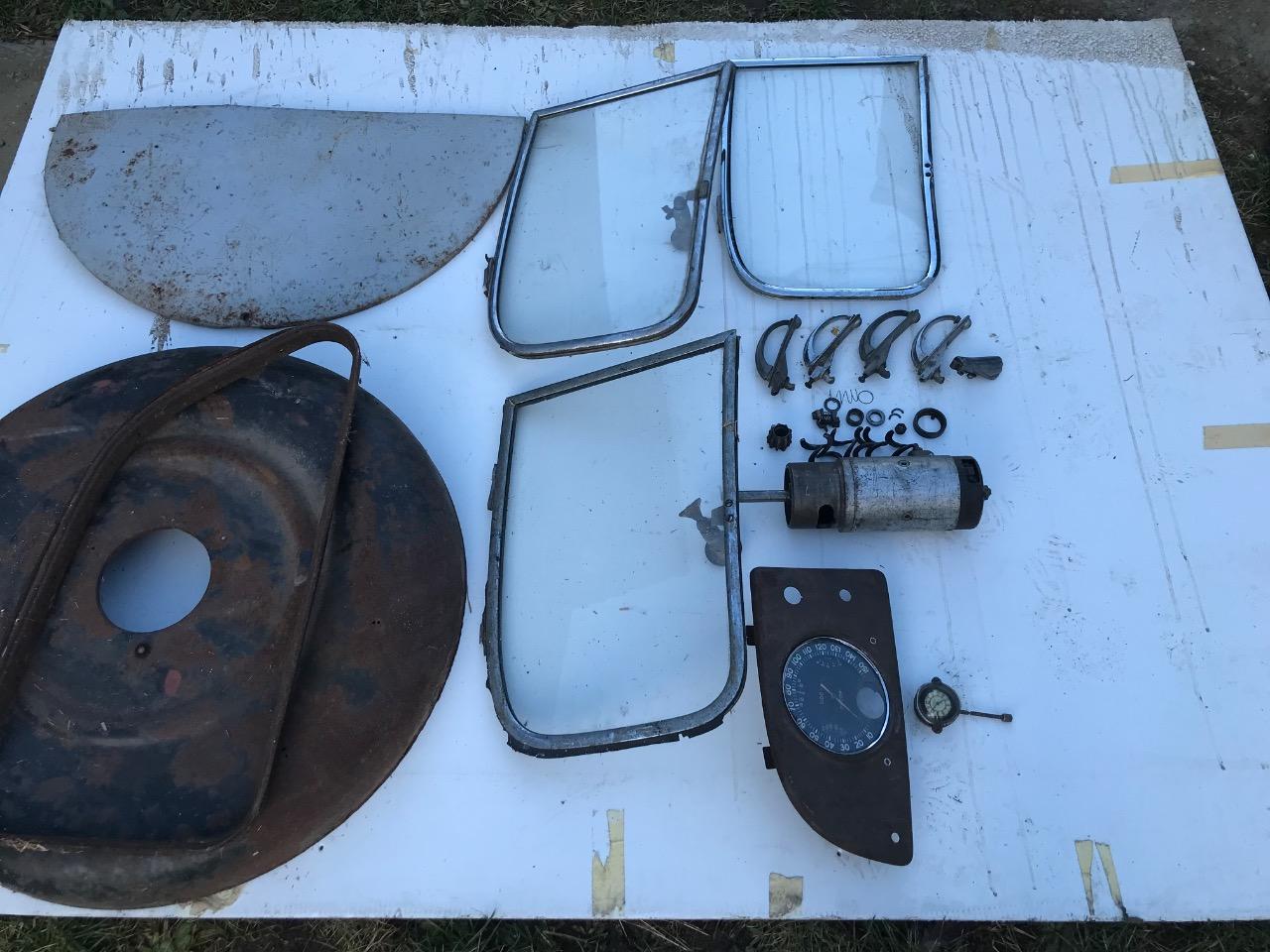 Lot de pièces PEUGEOT 302 LesAnciennes.com