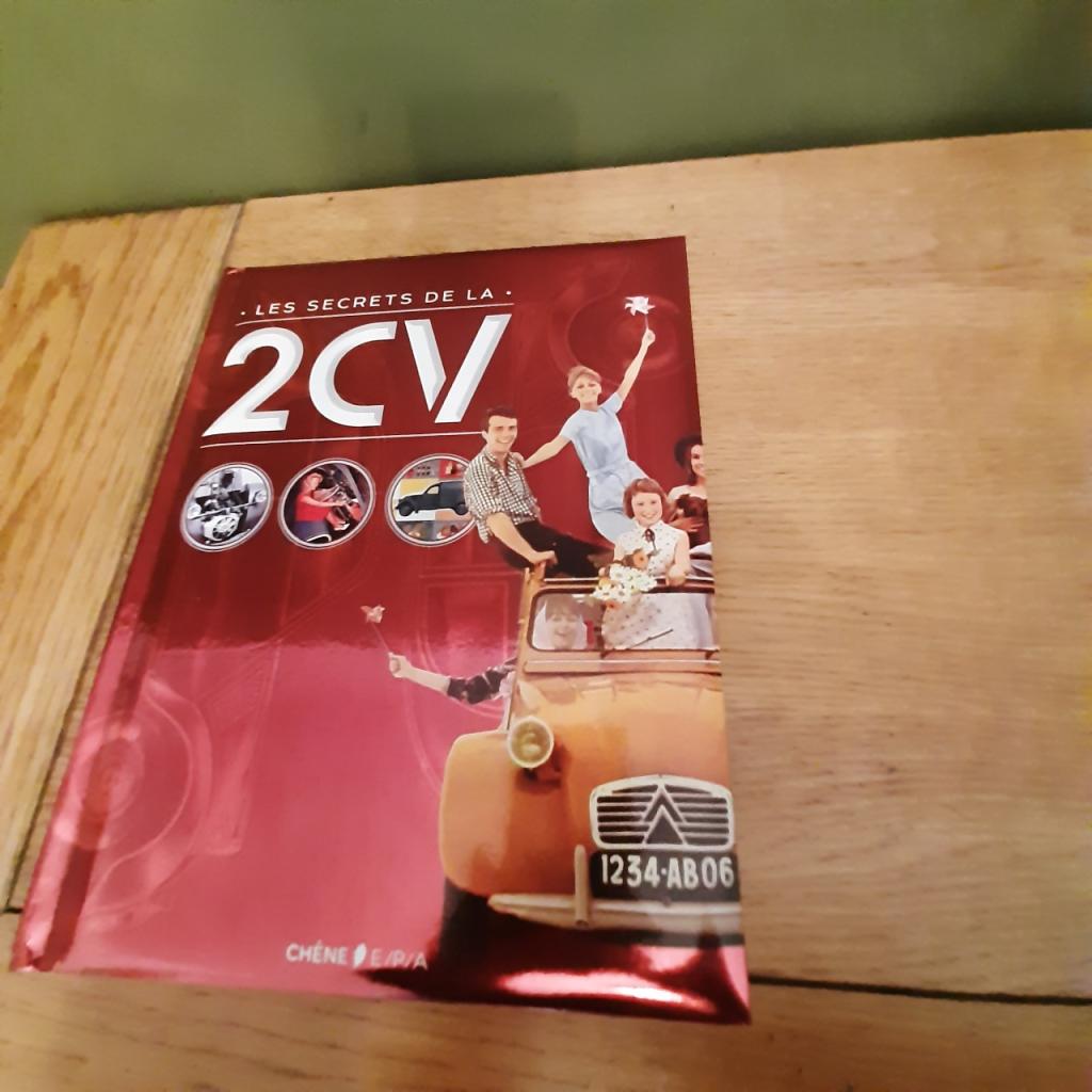 Livre les secrets de la 2 cv LesAnciennes.com
