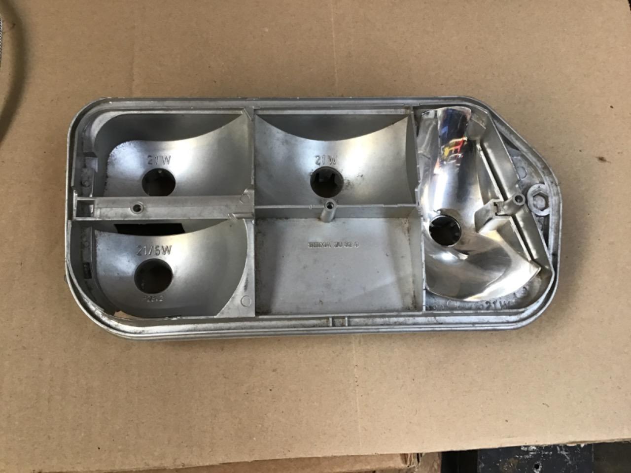 PLATINE ARRIÈRE GAUCHE TALBOT Samba 104. LNA LesAnciennes.com