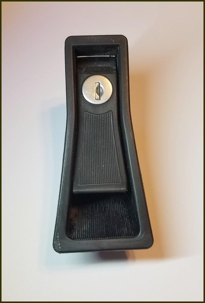 Ouverture malle AR ALFA ROMEO GT Bertone, Spider LesAnciennes.com