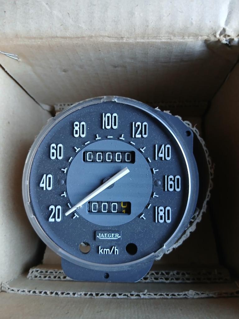 Fond de compteur PEUGEOT 504 LesAnciennes.com