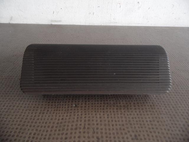 GRILLE DE TABLEAU DE BORD 477857187 PORSCHE 944 LesAnciennes.com