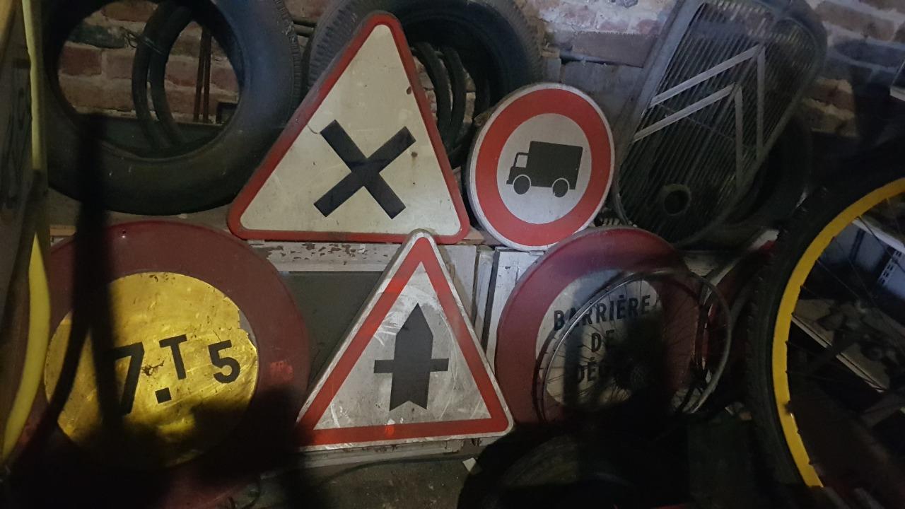 Panneaux signalisation routière LesAnciennes.com